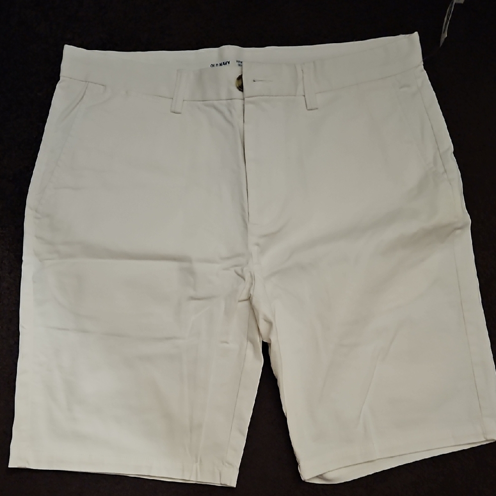 Old Navy Men's Cream Flat Front Shorts